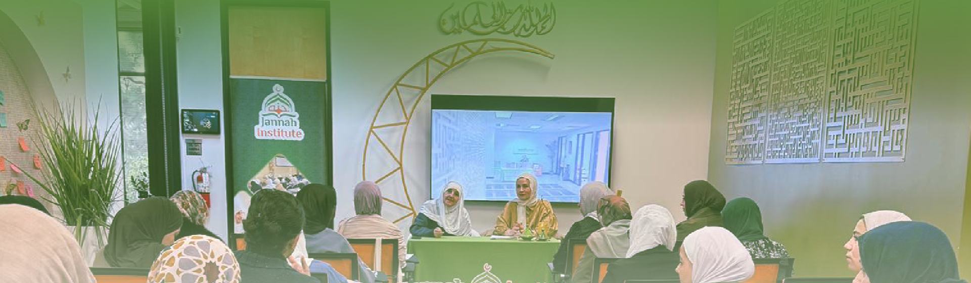 Dr. Sh. Haifaa Younis teaching a full room